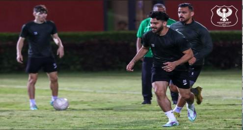  "الإداري كان بيزعق له".. مصدر يكشف ليلا كورة كواليس أزمة رجب عمران في المصري